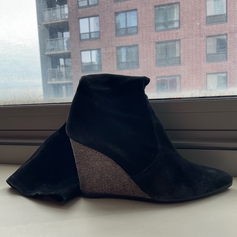 Stuart Weitzman Stretchy Suede Wedge Boots Size 8.5